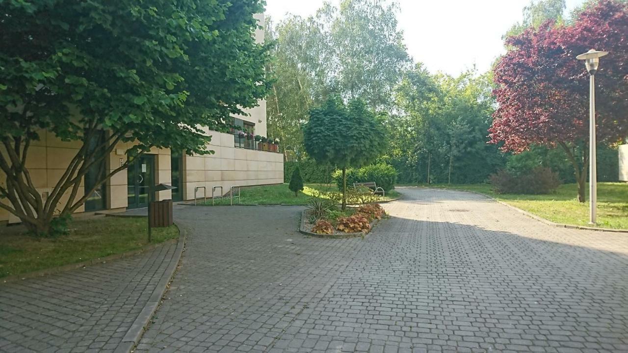 קרקוב Quiet And Spacious Apartment With Garage Option מראה חיצוני תמונה