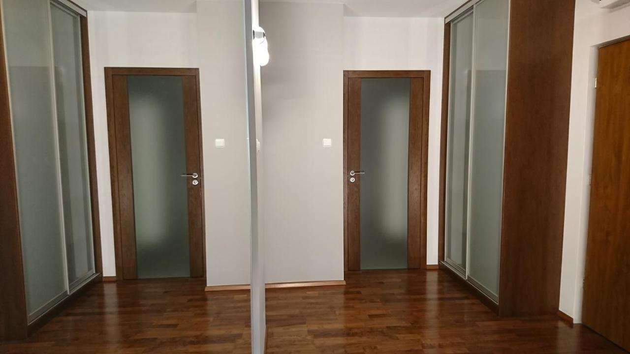 קרקוב Quiet And Spacious Apartment With Garage Option מראה חיצוני תמונה