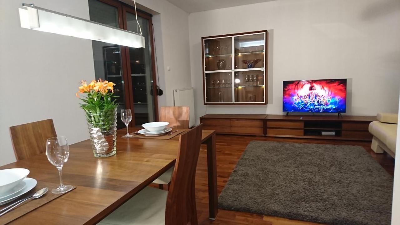 קרקוב Quiet And Spacious Apartment With Garage Option מראה חיצוני תמונה
